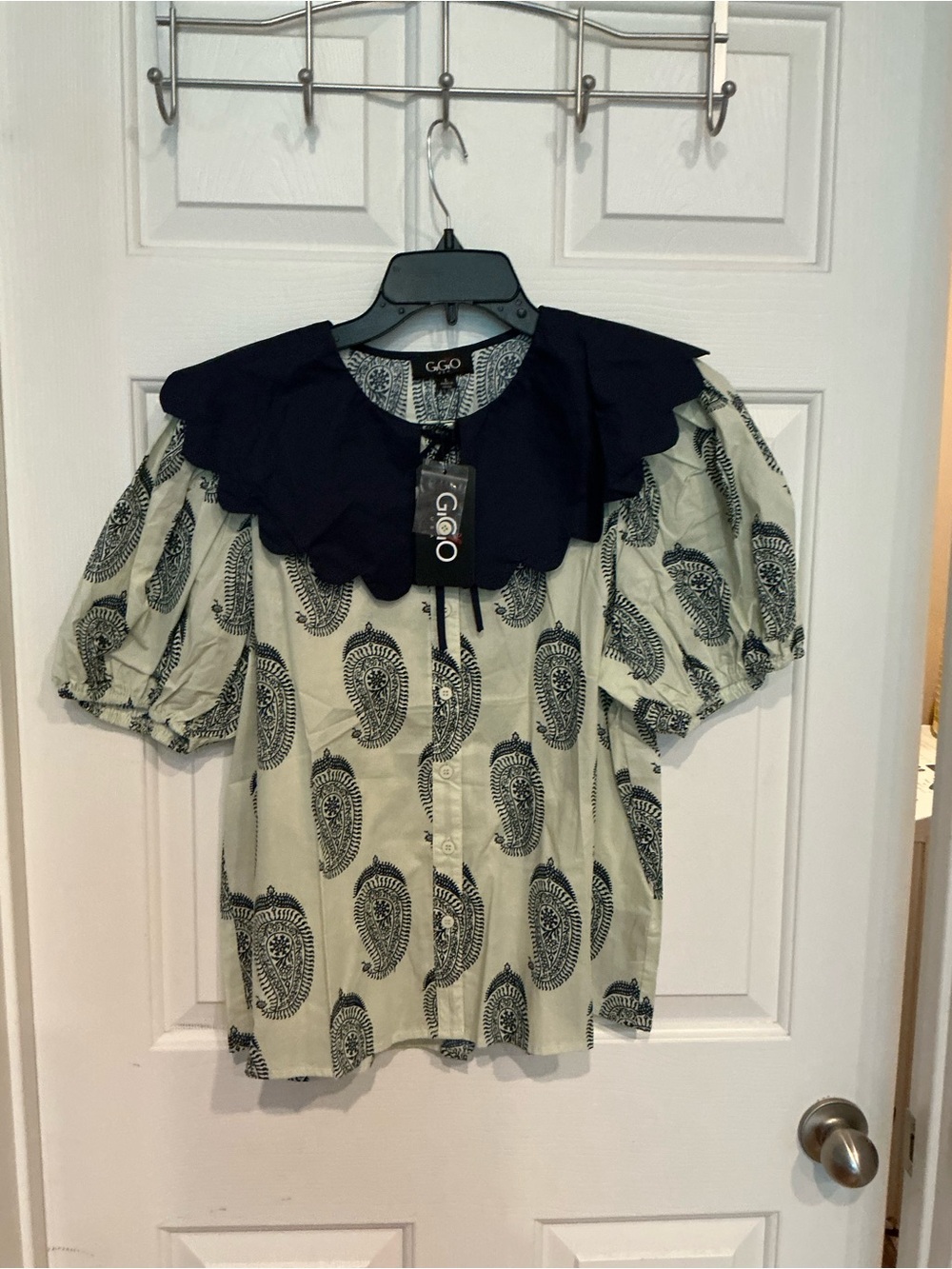 G|GIO Beige Paisley Puff-Sleeve Blouse with Navy Statement Collar
